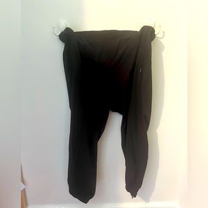Black breathable capri joggers